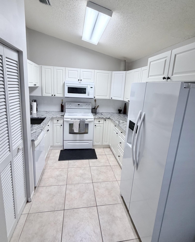 2555 Bedford Mews Drive - Photo 3