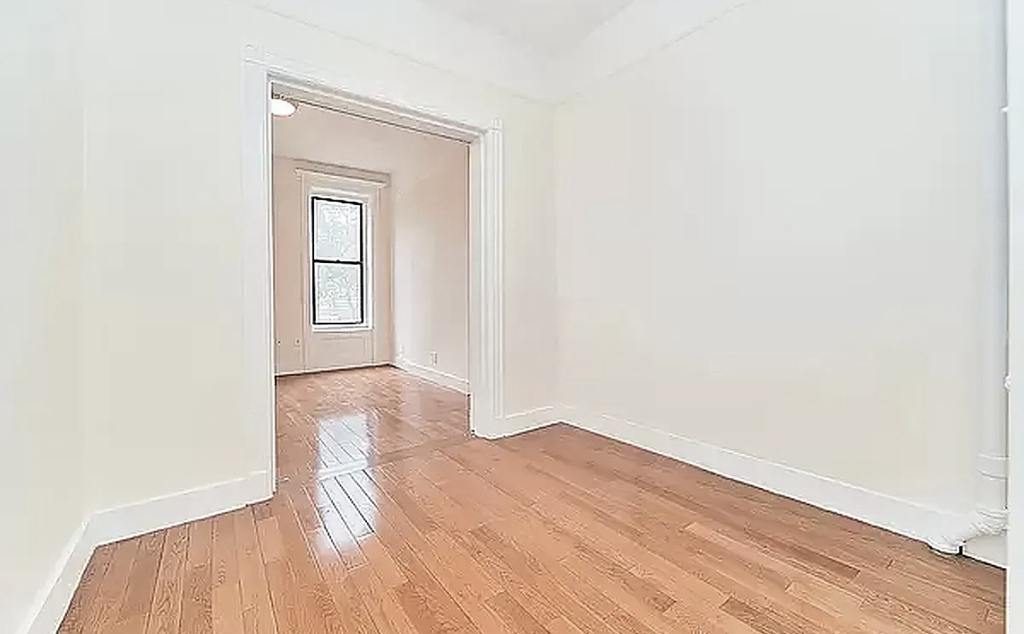 852 Amsterdam Avenue - Photo 2