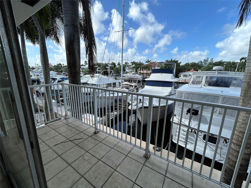 77 Hendricks Isle - Photo 0