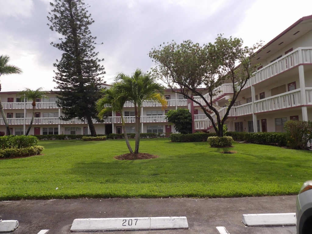 195 Fanshaw Way E - Photo 5