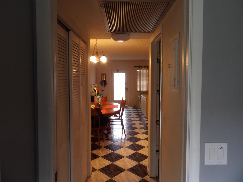 195 Fanshaw Way E - Photo 16