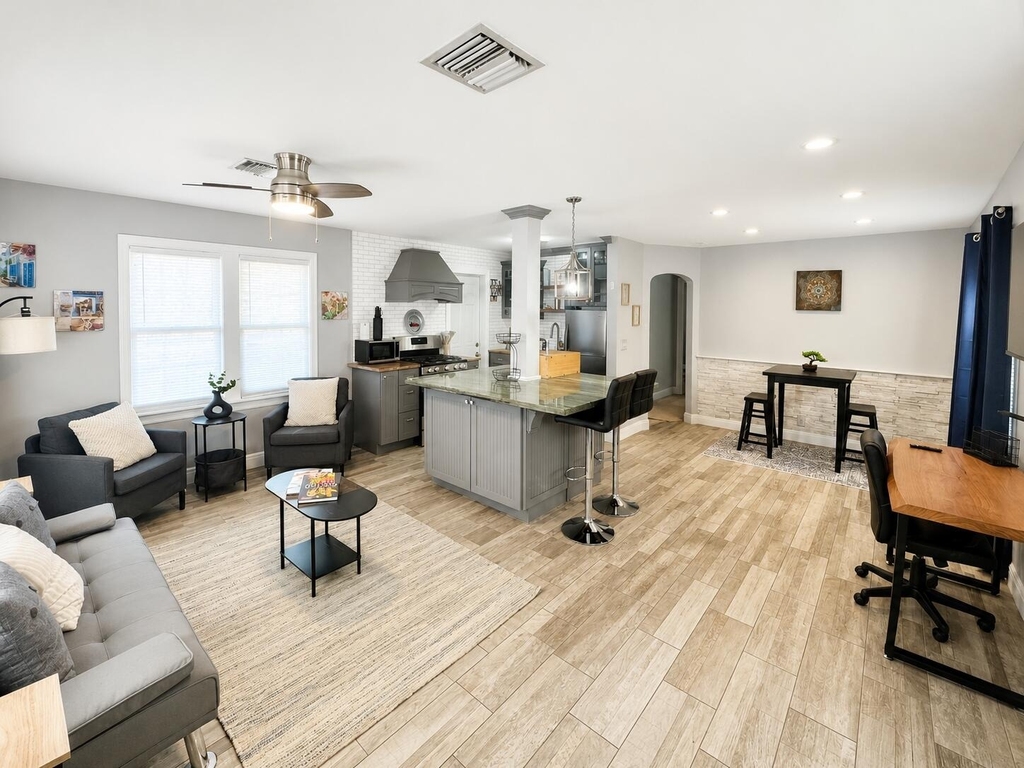322 S L Street - Photo 1