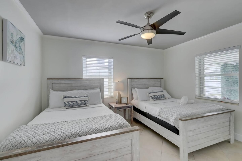 2740 Ne 30th Place - Photo 12