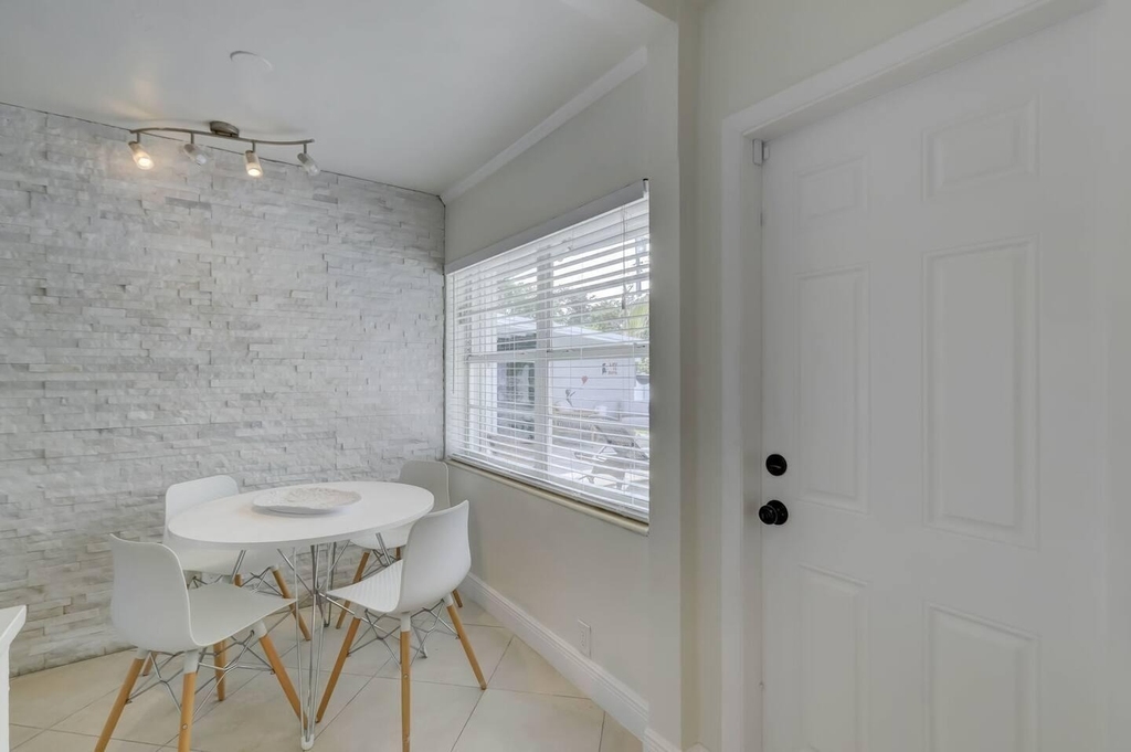 2740 Ne 30th Place - Photo 13