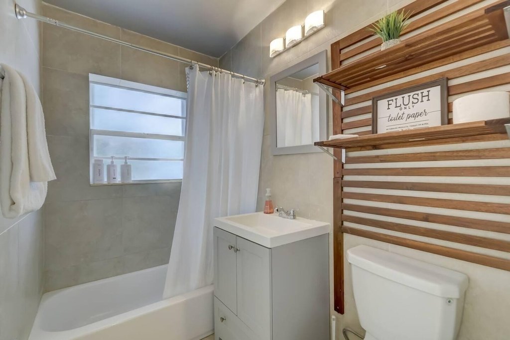2740 Ne 30th Place - Photo 9
