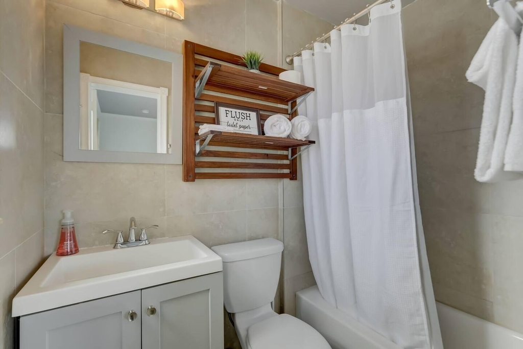 2740 Ne 30th Place - Photo 3