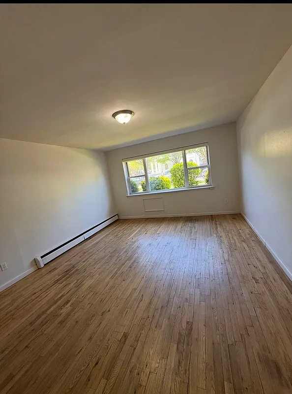 87-9 Dumont Avenue - Photo 2