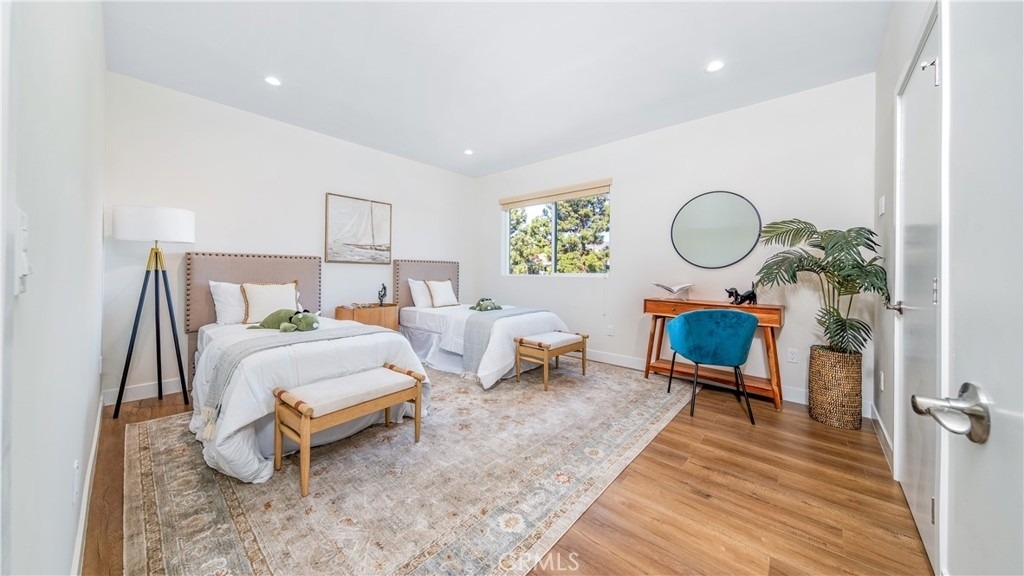 17154 Chatsworth Street - Photo 2
