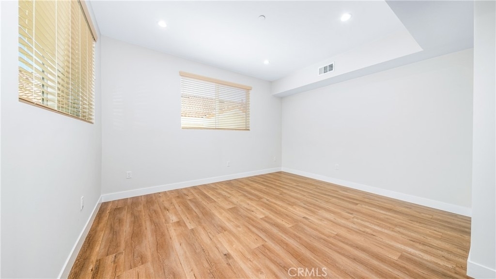 17154 Chatsworth Street - Photo 5