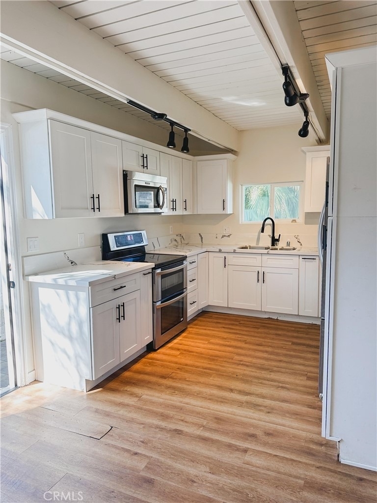 11571 Archwood Street - Photo 2