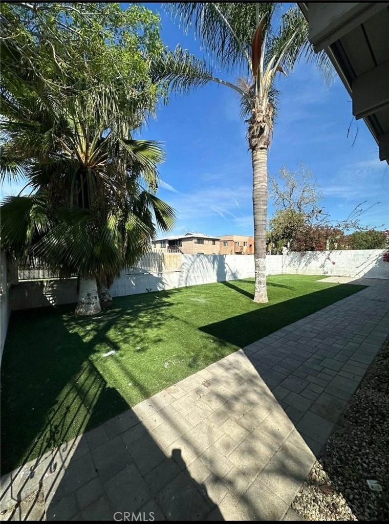11571 Archwood Street - Photo 11