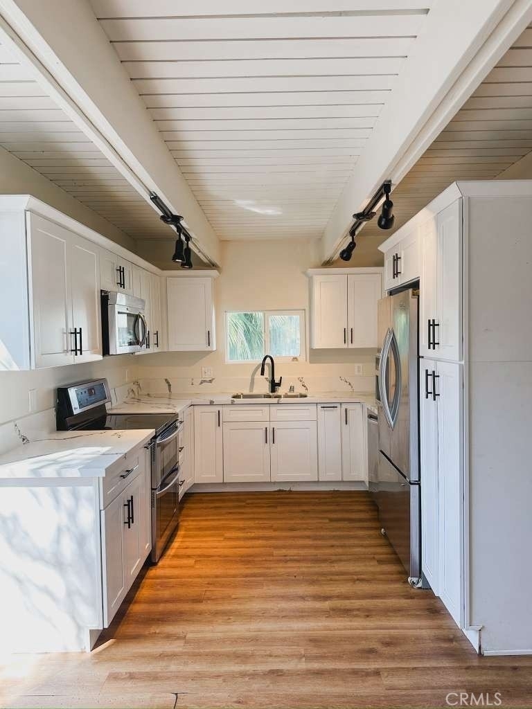 11571 Archwood Street - Photo 0