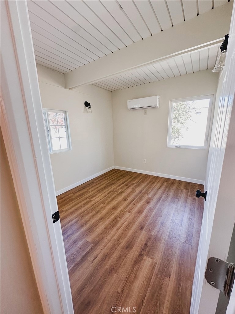 11571 Archwood Street - Photo 5