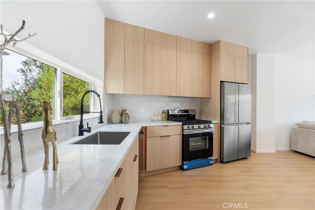 2515 Alsace Avenue - Photo 7