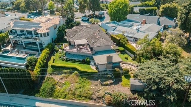 730 Saint James Place - Photo 14