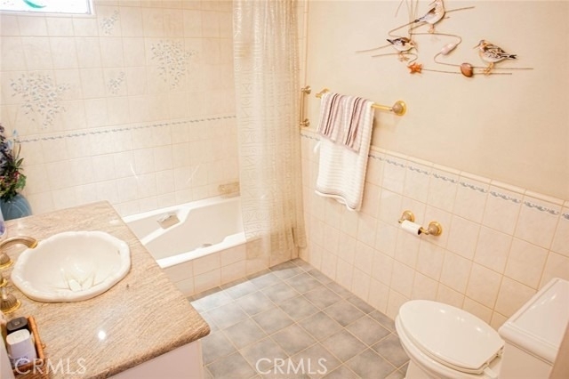 730 Saint James Place - Photo 7