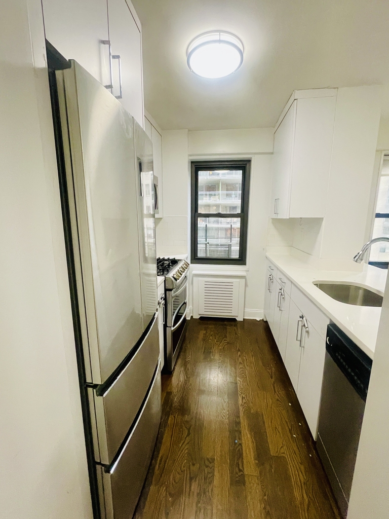  East 56th Street - Photo 5