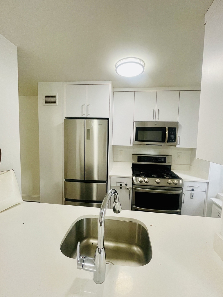  East 56th Street - Photo 4