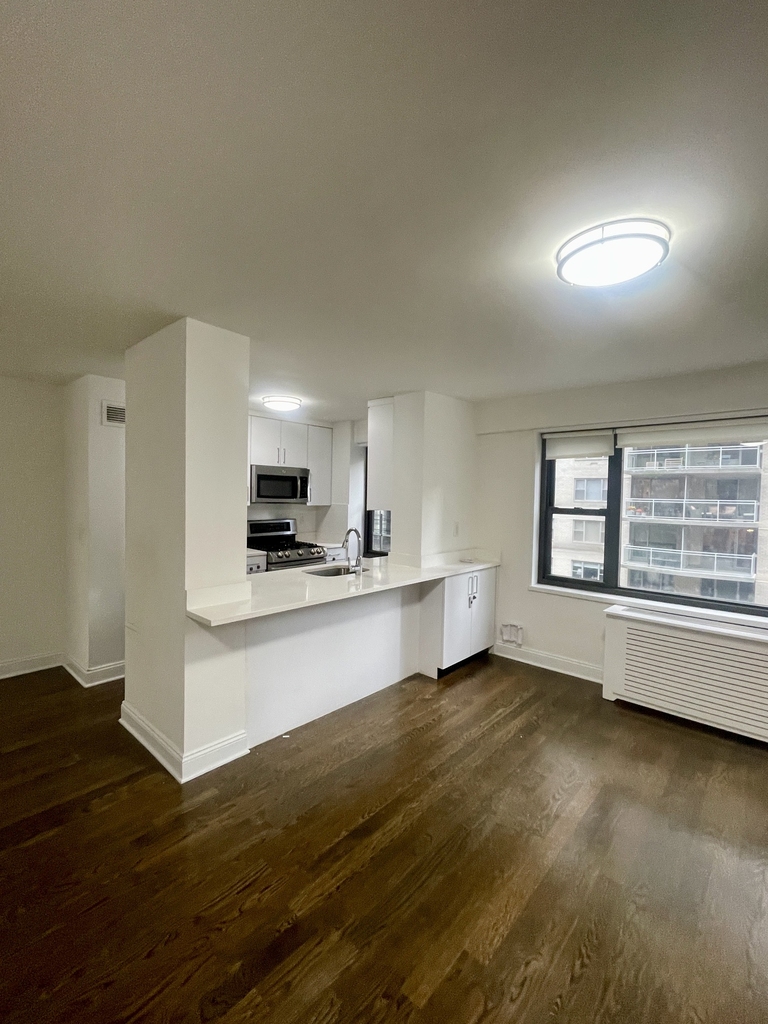  East 56th Street - Photo 1