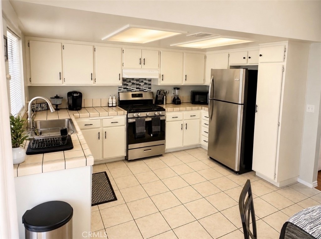 1315 E Ave J5 - Photo 4
