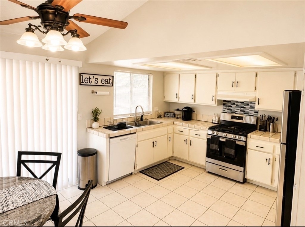 1315 E Ave J5 - Photo 3