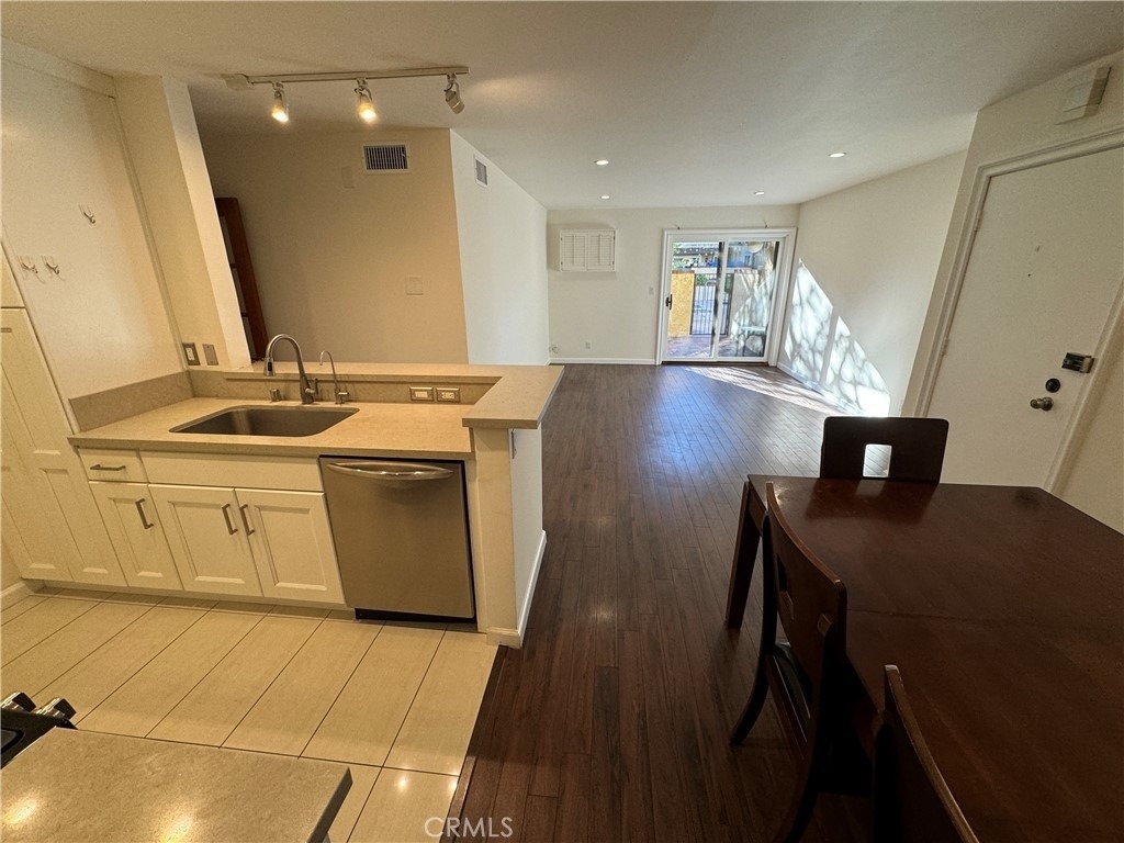 365 Burchett Street - Photo 0