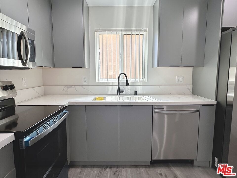 11512 Oxford Avenue - Photo 8