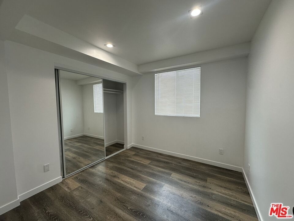 869 Glenway Drive - Photo 5