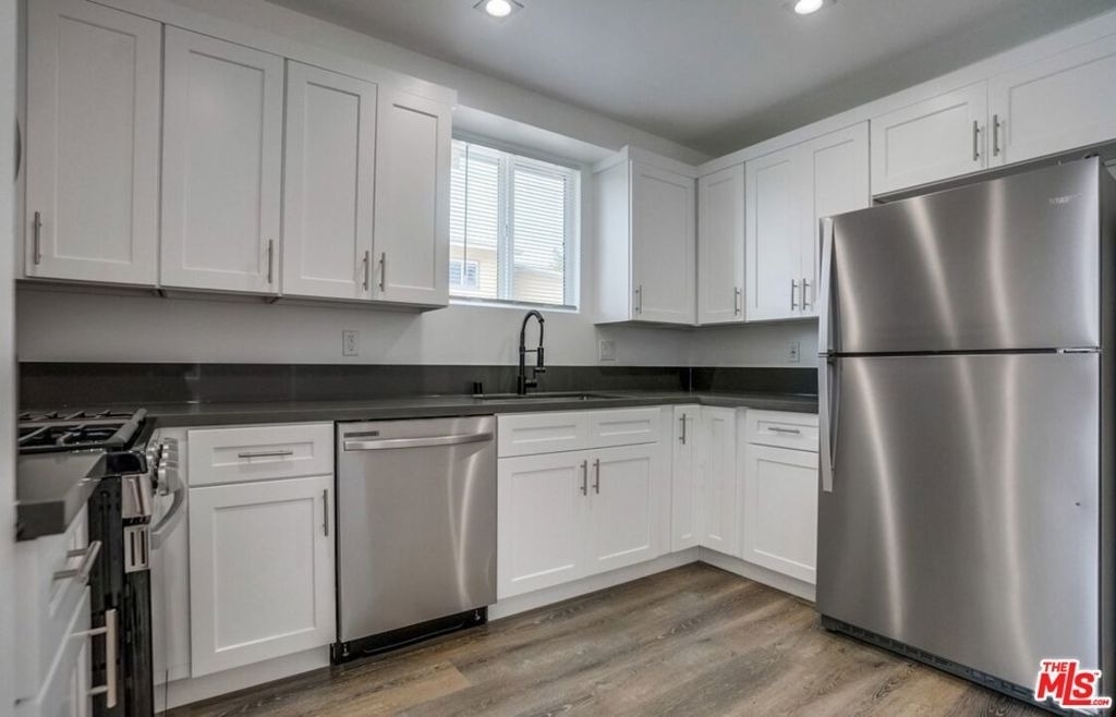 869 Glenway Drive - Photo 2