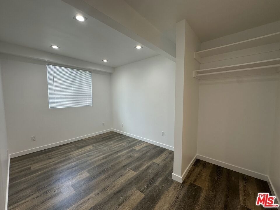 869 Glenway Drive - Photo 8