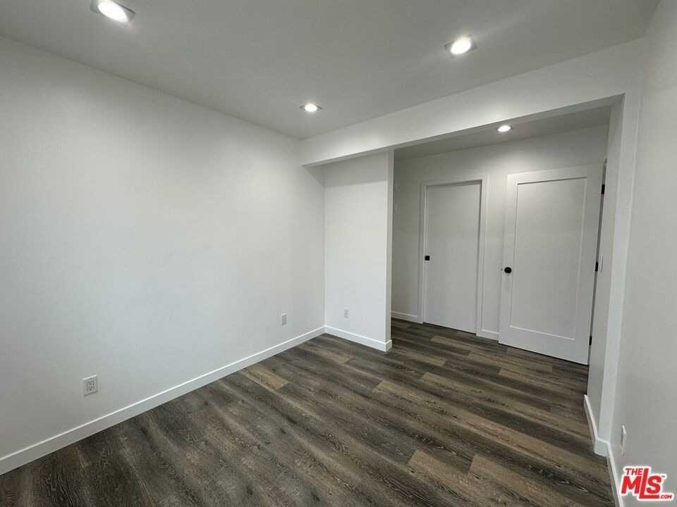 869 Glenway Drive - Photo 9
