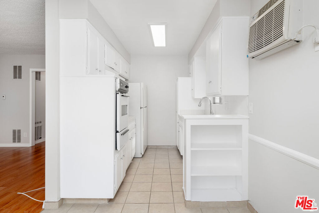 1023 N Laurel Avenue - Photo 5