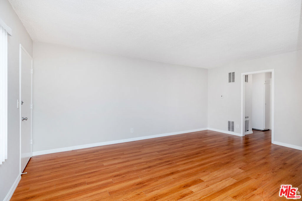1023 N Laurel Avenue - Photo 6