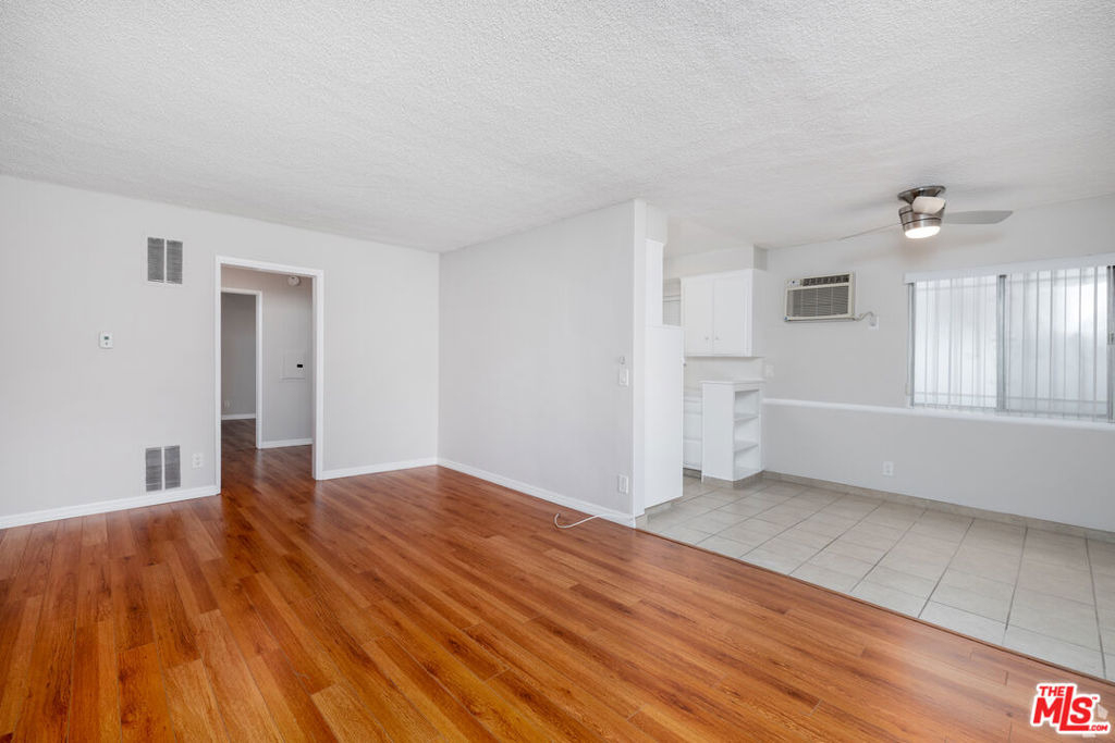 1023 N Laurel Avenue - Photo 1