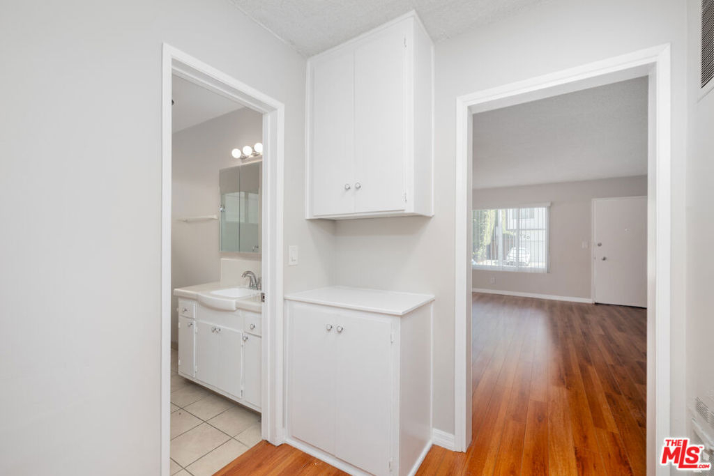 1023 N Laurel Avenue - Photo 7