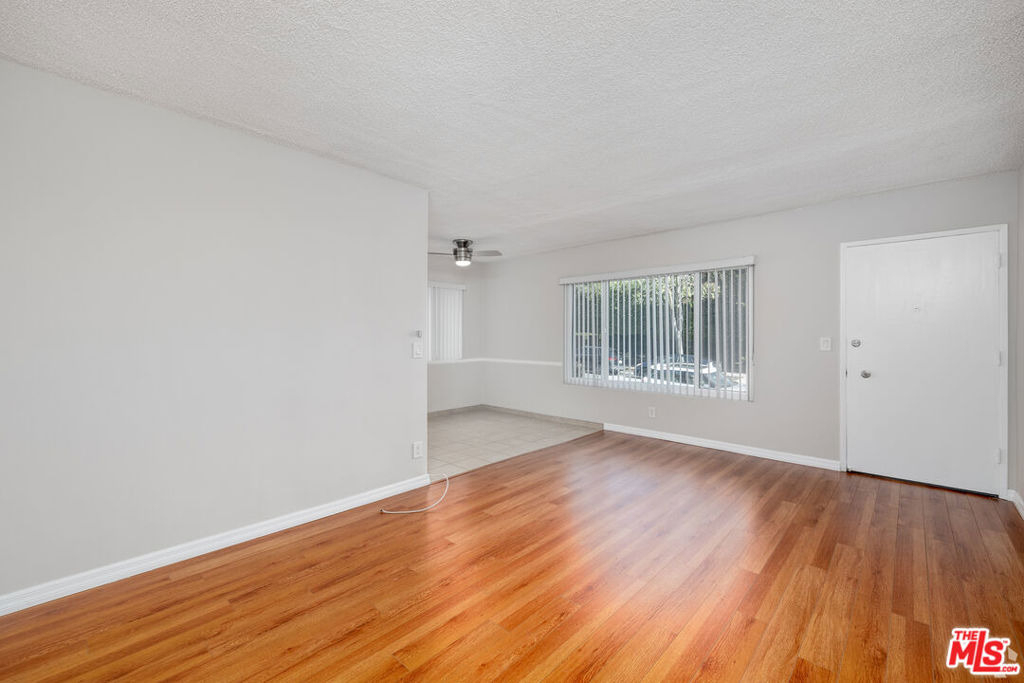1023 N Laurel Avenue - Photo 2