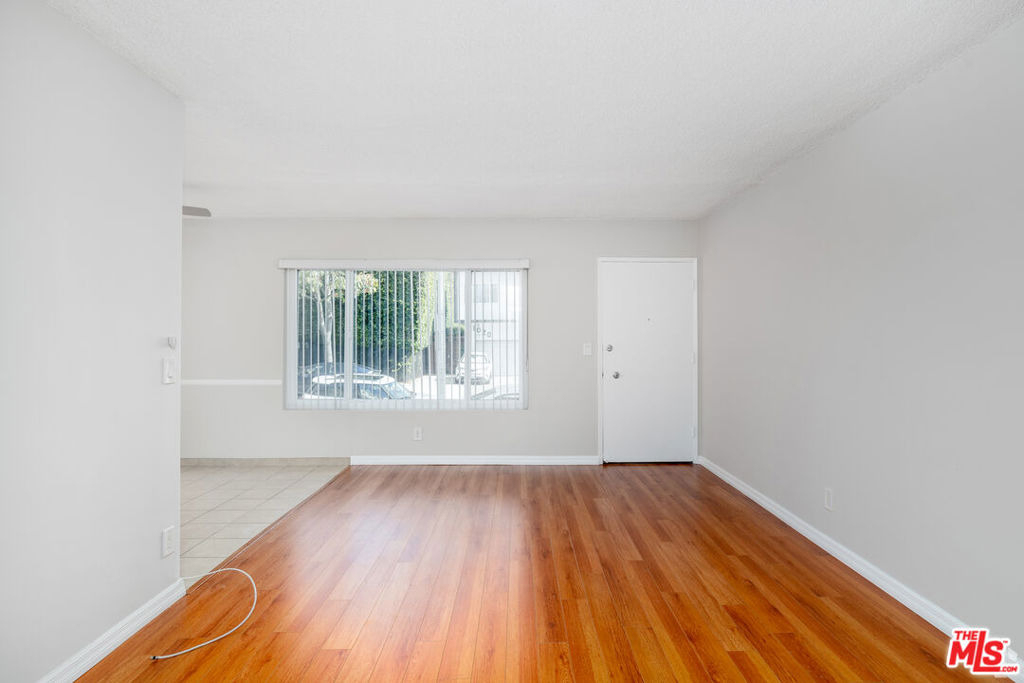 1023 N Laurel Avenue - Photo 0