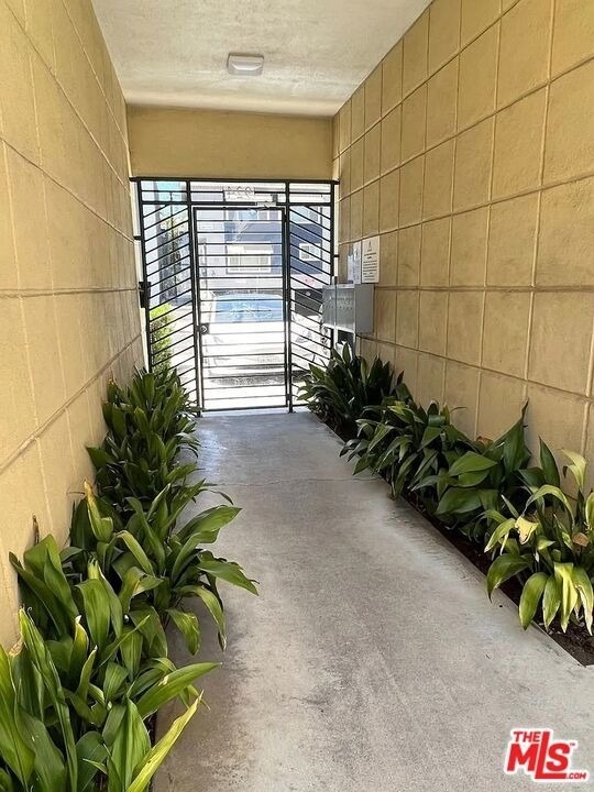 924 N Curson Avenue - Photo 0