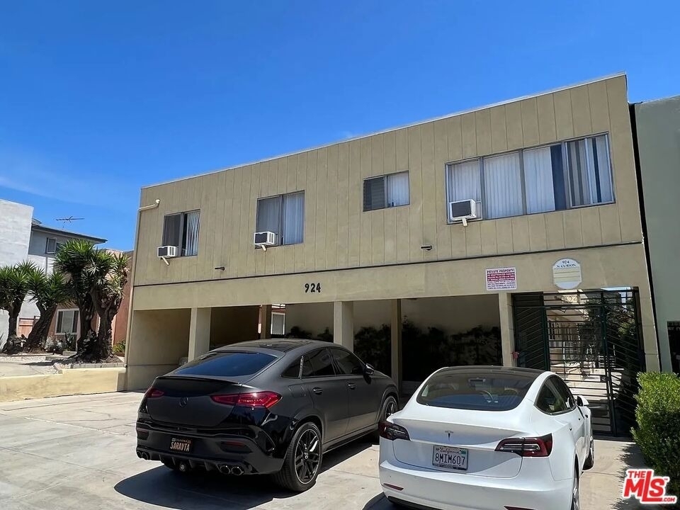 924 N Curson Avenue - Photo 1
