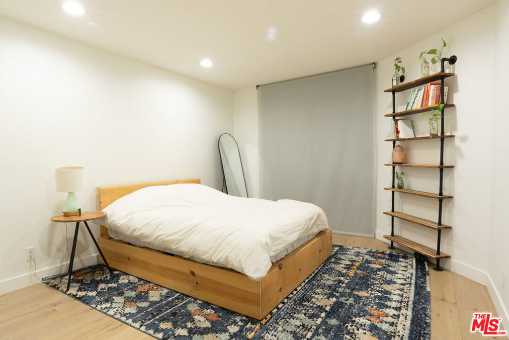740 N Kings Road - Photo 8