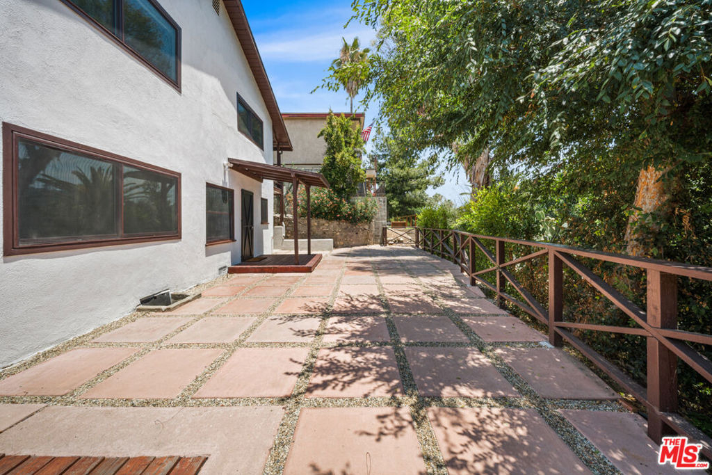 238 Thorne Street - Photo 18