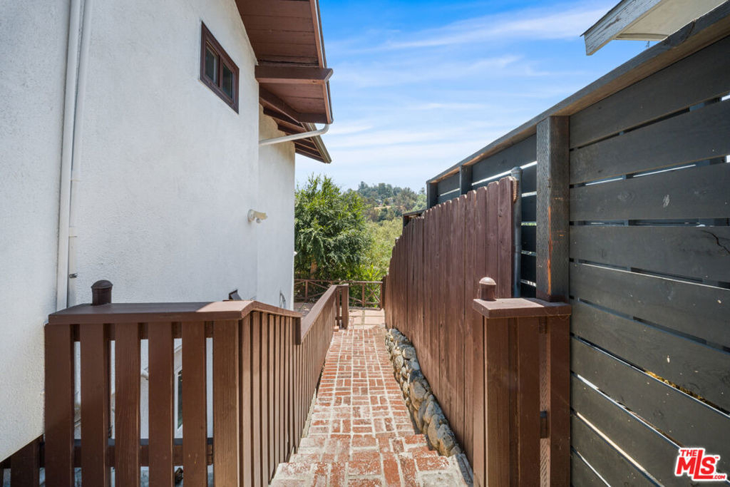 238 Thorne Street - Photo 16