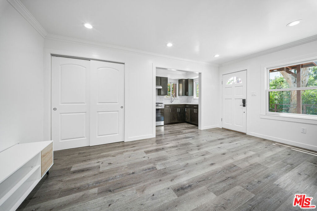 238 Thorne Street - Photo 3