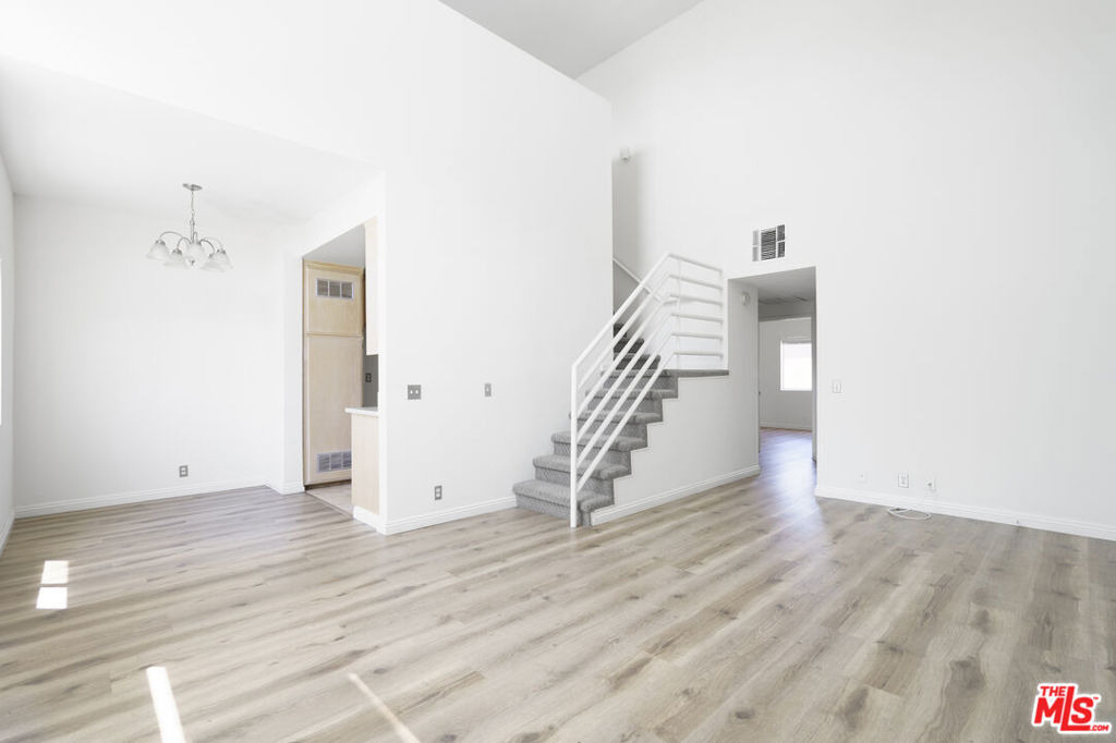 22705 Del Valle Street - Photo 5
