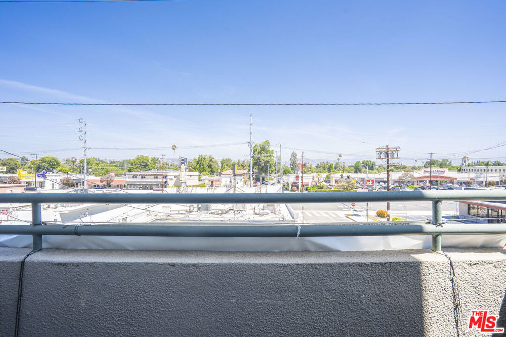 22705 Del Valle Street - Photo 7