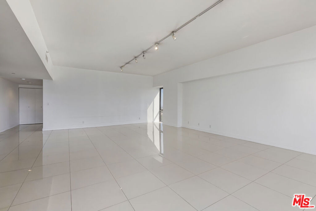 10445 Wilshire Boulevard - Photo 14