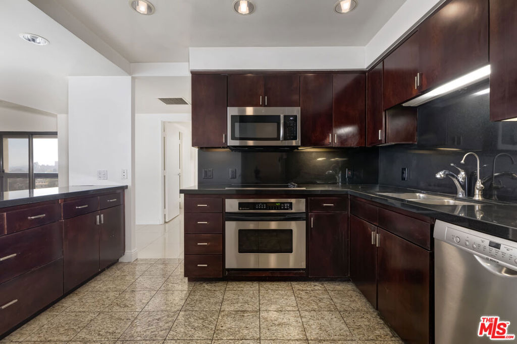 10445 Wilshire Boulevard - Photo 10