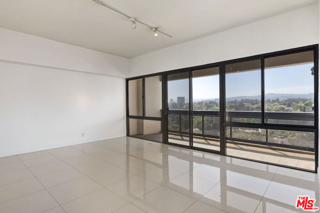 10445 Wilshire Boulevard - Photo 2