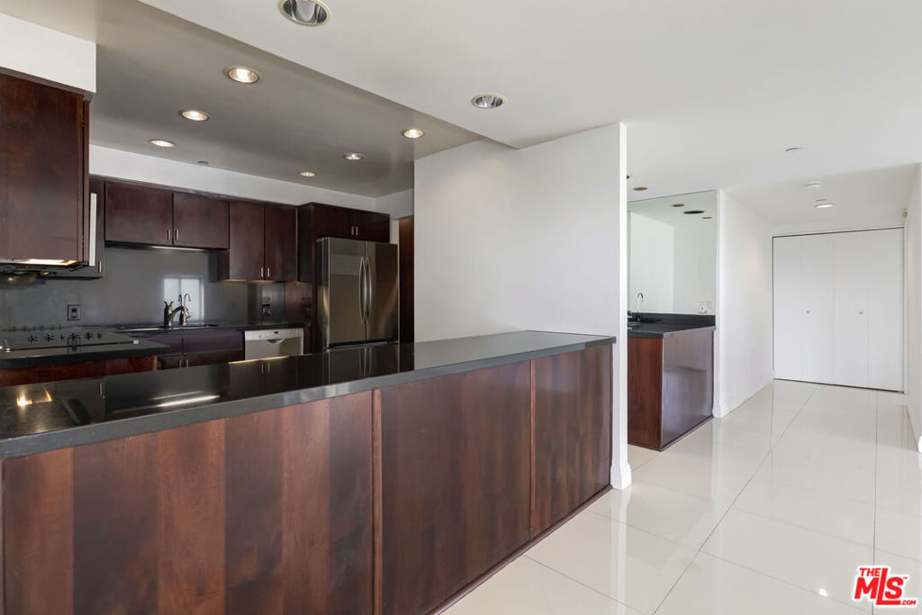 10445 Wilshire Boulevard - Photo 8