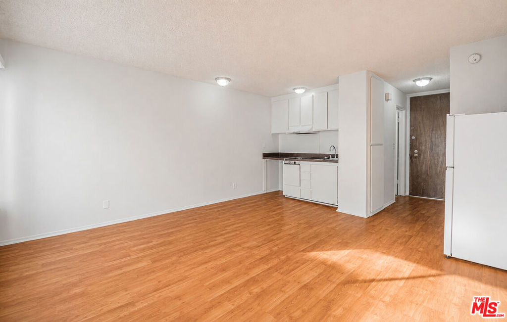 500 S Hobart Boulevard - Photo 3